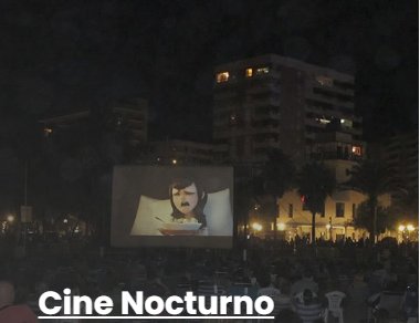 Proyección de cine nocturno al aire libre
