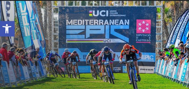 Ciclistas en un evento deportivo en Oropesa del Mar