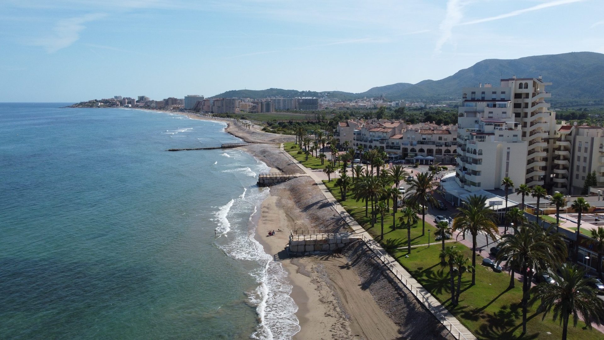 Vista aérea de la playa y el paseo marítimo de Oropesa del Mar